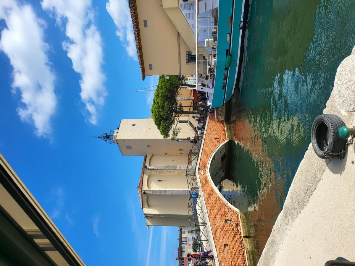 Appartement Centre Port-Grimaud Avec Vue Magnifique Sur La Giscle Exterior foto